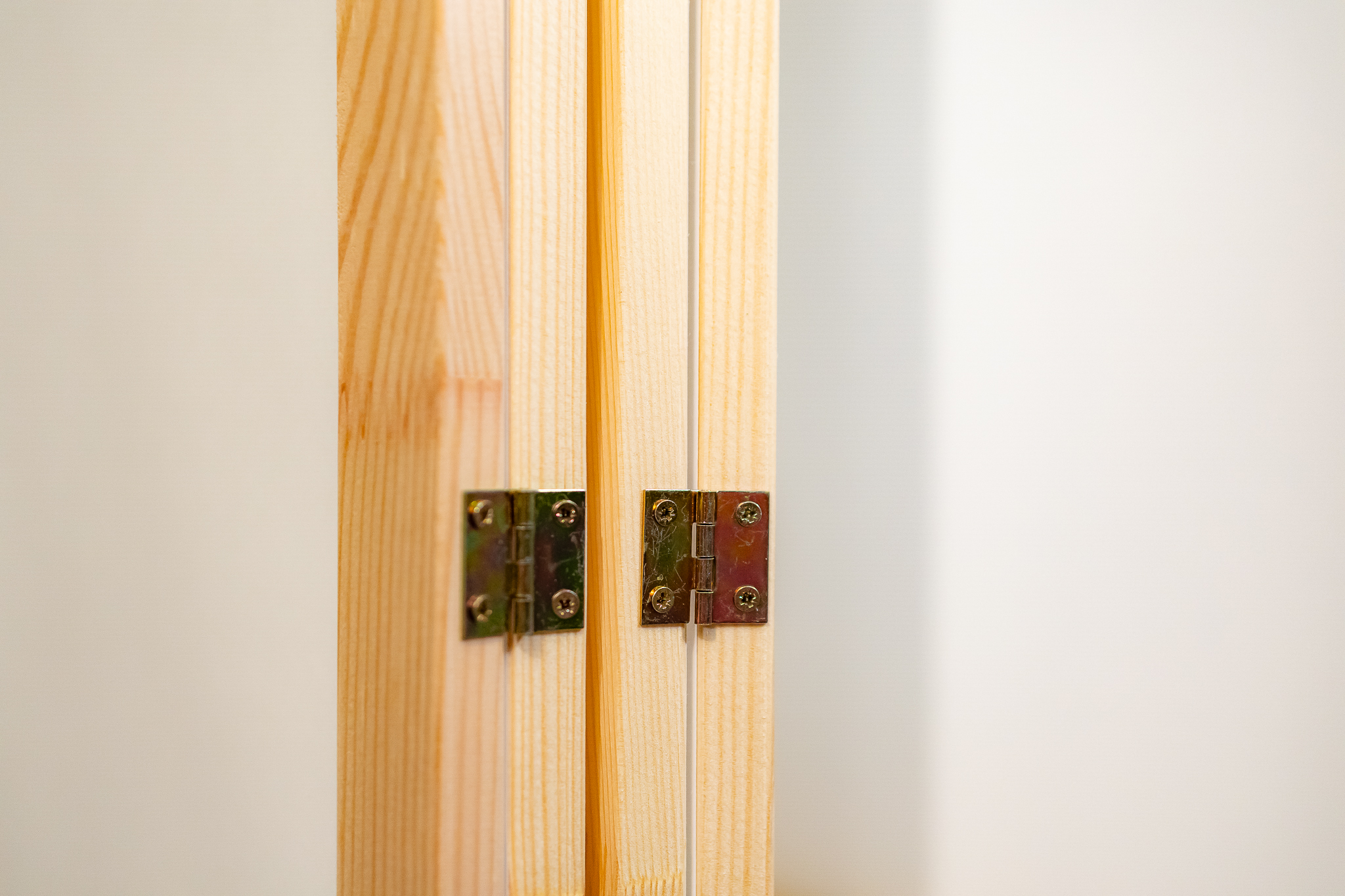 Zbliżenie detalu wykończenia parawanu